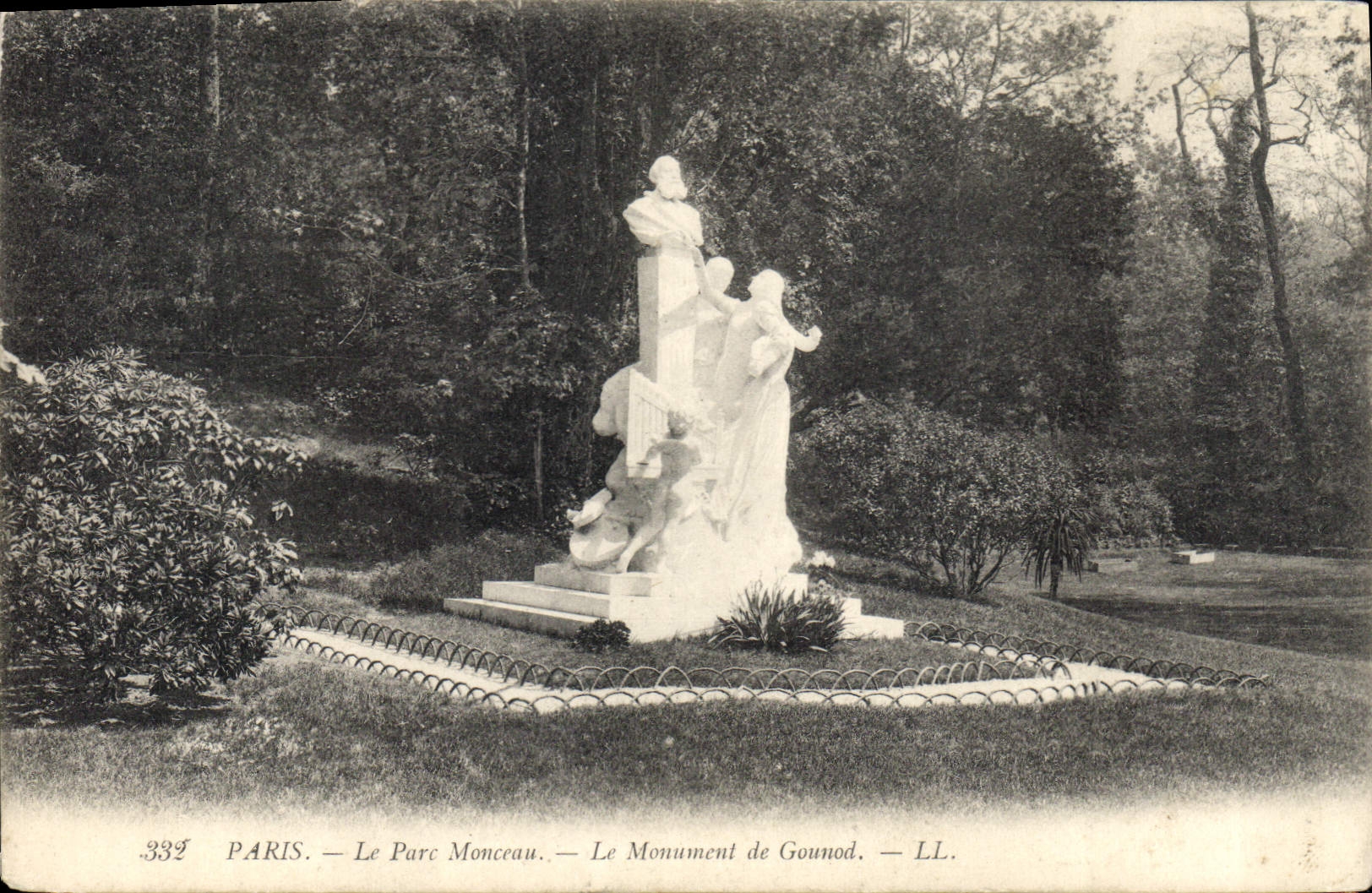 CPA Paris le Parc Monceau le Monument de Gounod 