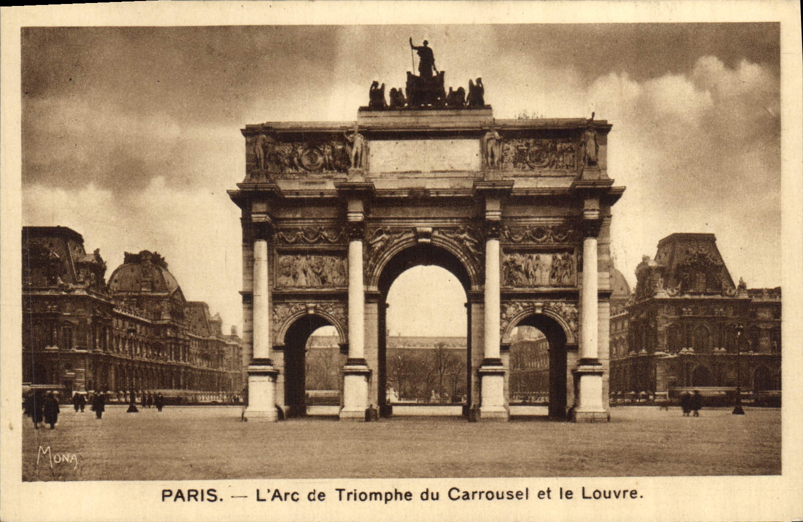 CPA Paris l'Arc de Triomphe du Carrousel et le Louvre Margarine Axa