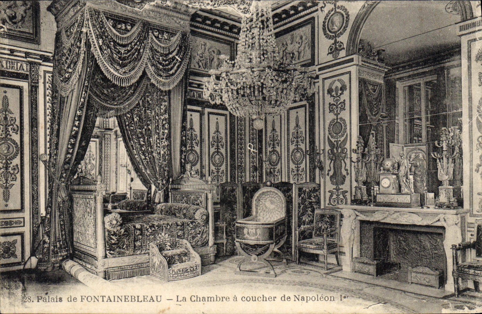 CPA Palais de Fontainebleau la Chambre a coucher de Napoleon 1er 