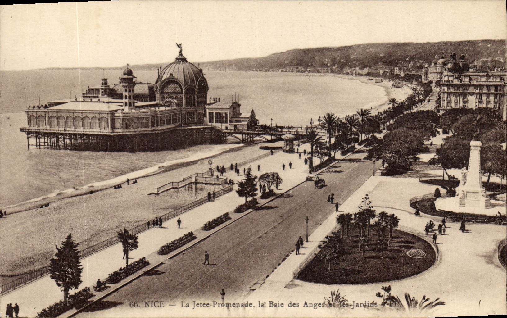 CPA Nice la Jetee Promenade la Baie des Anges et les jardin