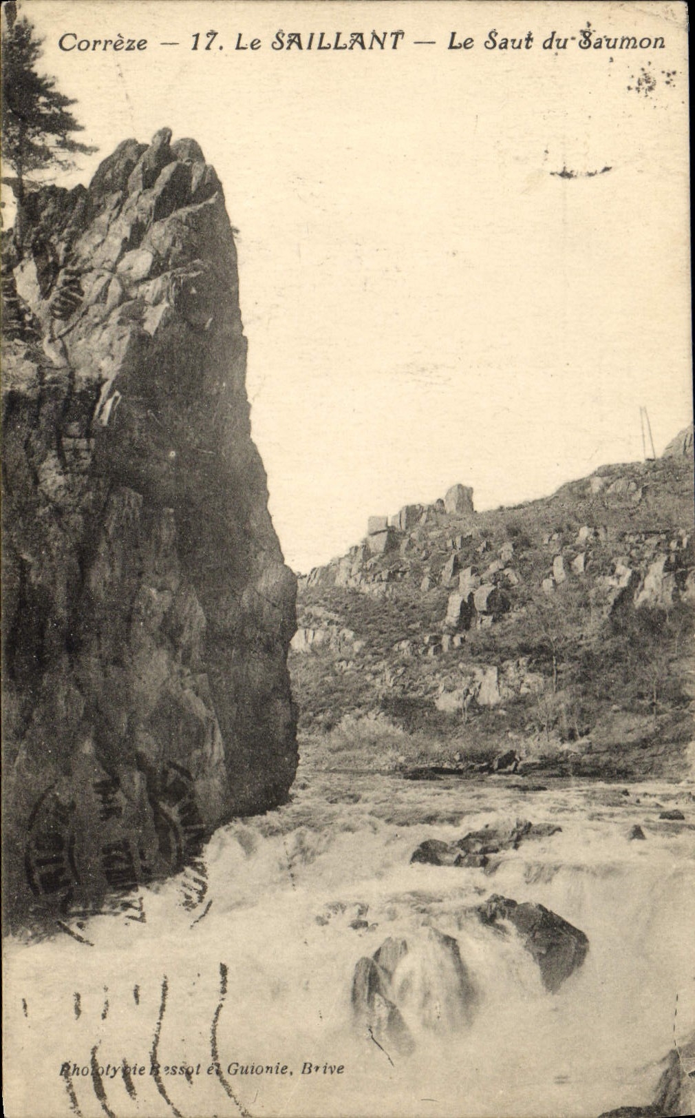 CPA Le Saillant Le saut du saumon