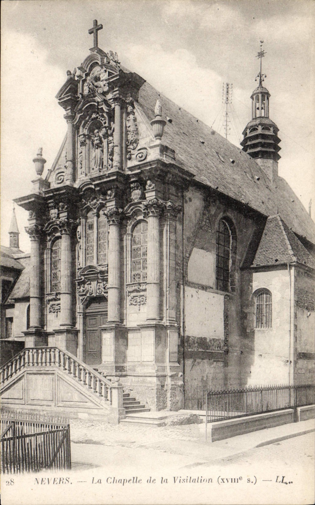 CPA Nevers La chapelle de la Visilation XVIII 