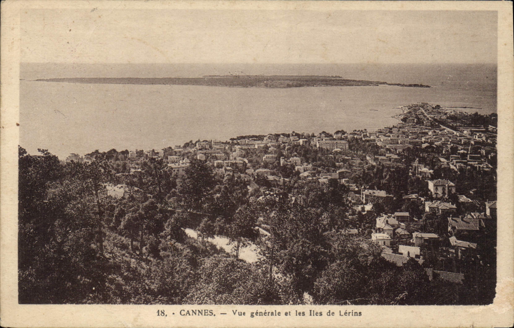 CPA Cannes Vue generale et les Iles de Lerins