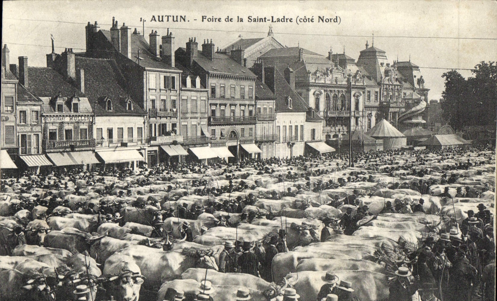 CPA Autun Foire de la Saint Ladre cote Nord 
