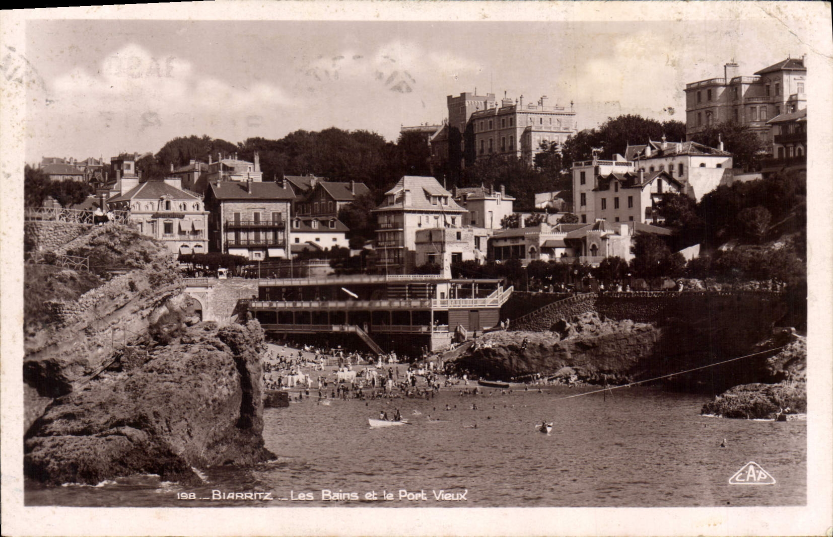 CPA Biarritz Les Bains et le Port Vieux 
