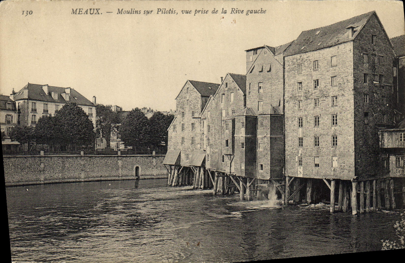 CPA Meaux Moulins sur Pilotis vue prise de la Rive gauche 