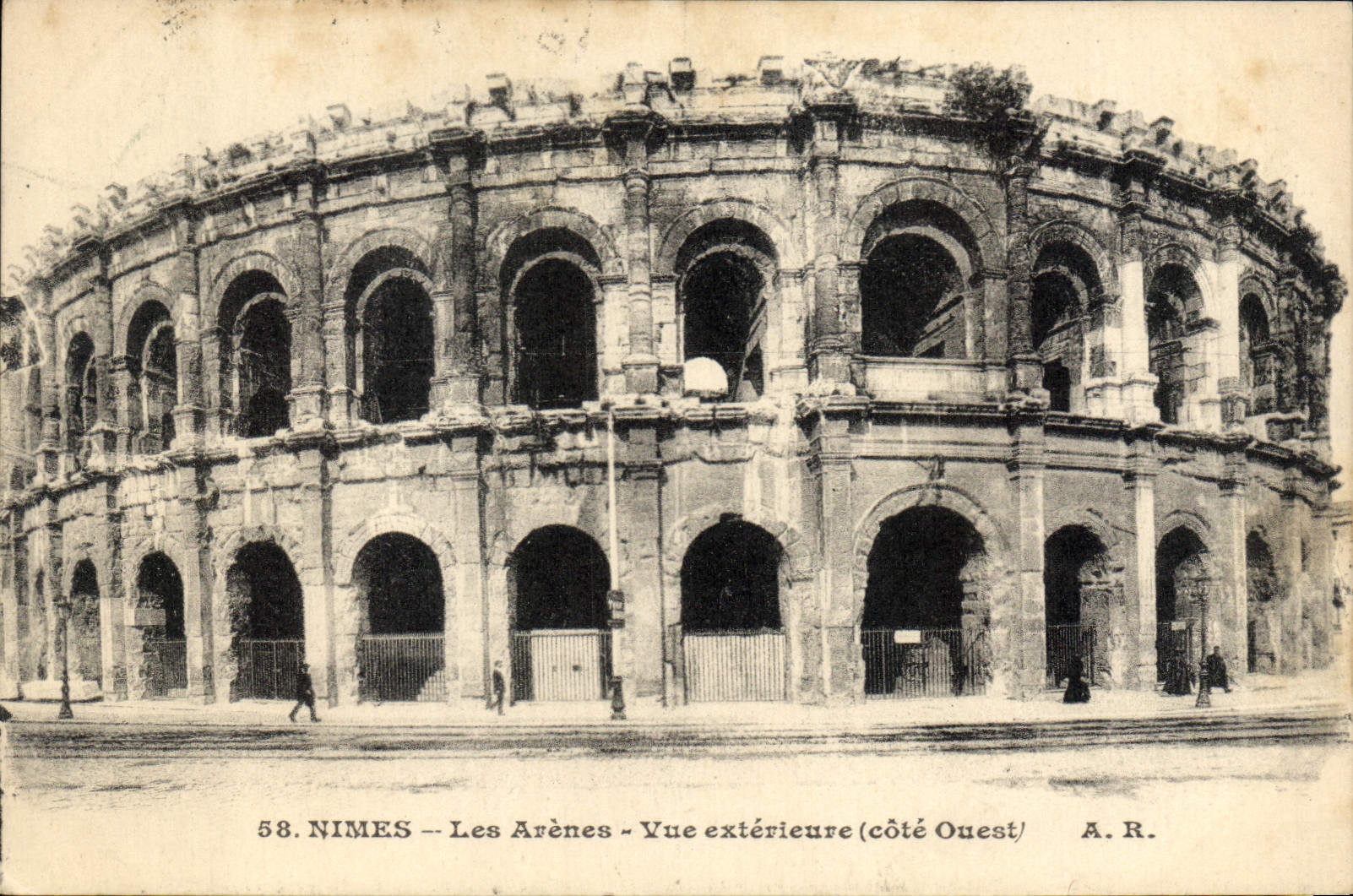 CPA Nimes les Arenes vue exterieure Cote Ouest 