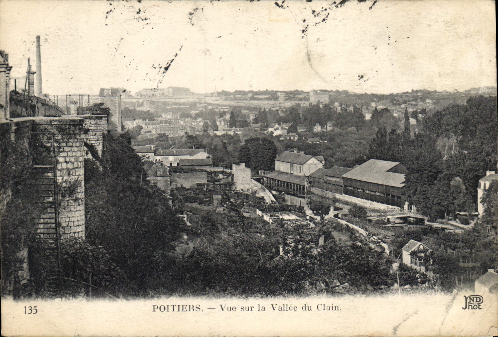 CPA Poitiers vue sur la Vallee du Clain