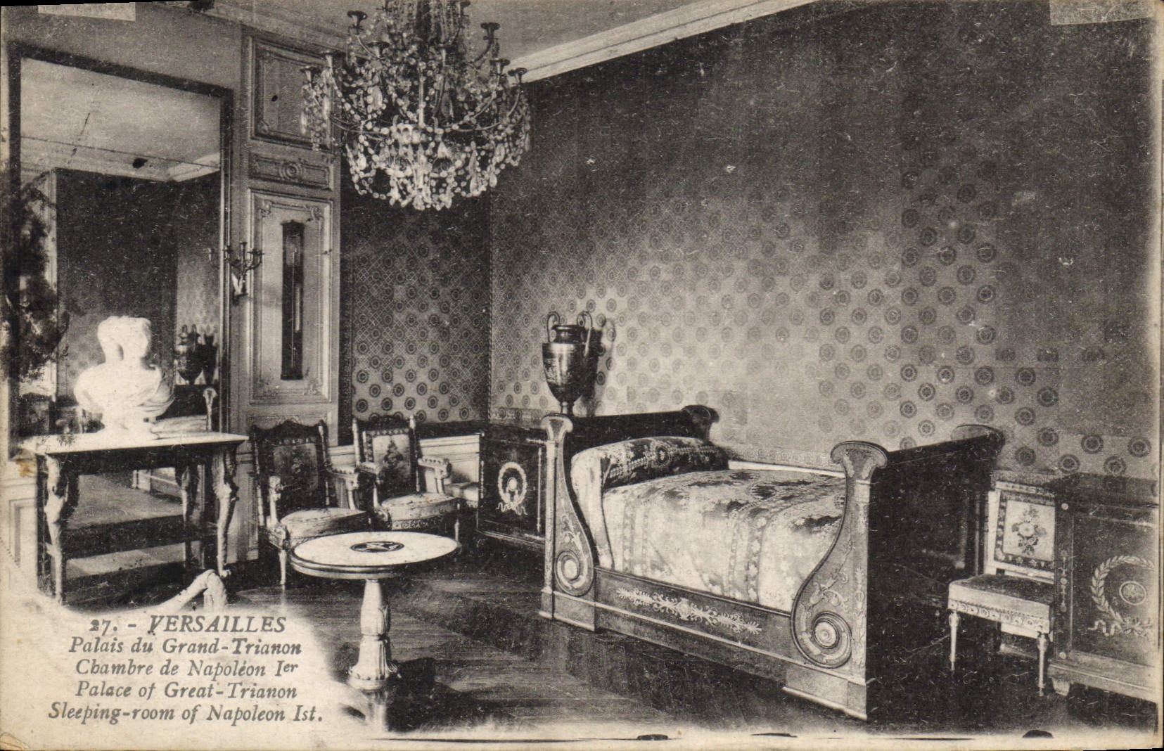 CPA Versailles Palais du Grand Trianon Chambre de Napoleon Ier 