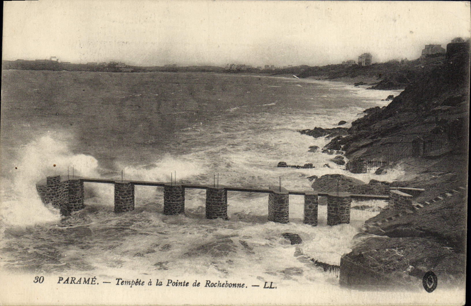 CPA Parame Tempete a la Pointe de Rochebonne