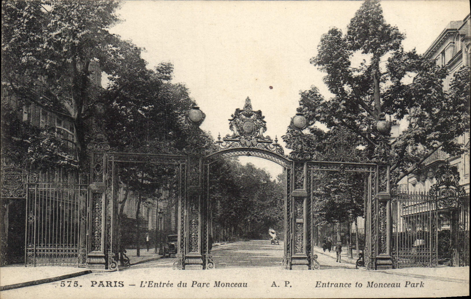 CPA Paris l'Entree du Parc Monceau 