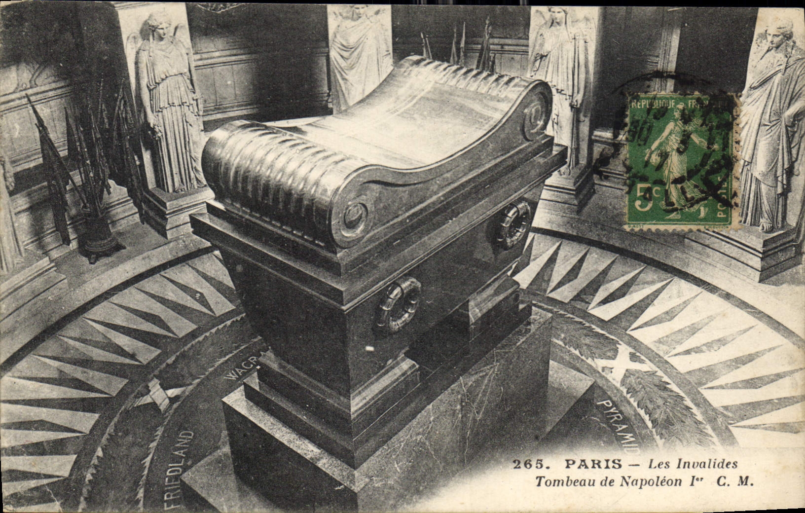 CPA Paris les Invalides Tombeau de Napoleon Ier
