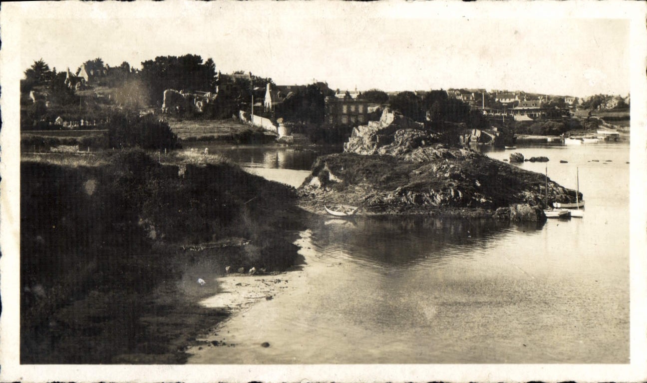 CPA Ile de Brehat la greve de l'Eglise 