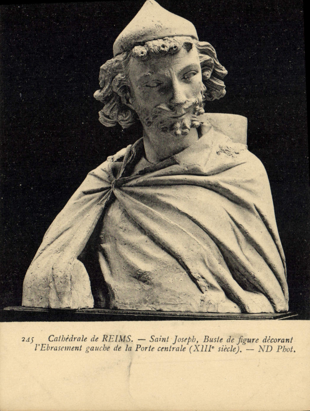CPA Cathedrale de Reims Saint Joseph Buste de Figure decorant l'Ebrasement Gauche de la Porte centra