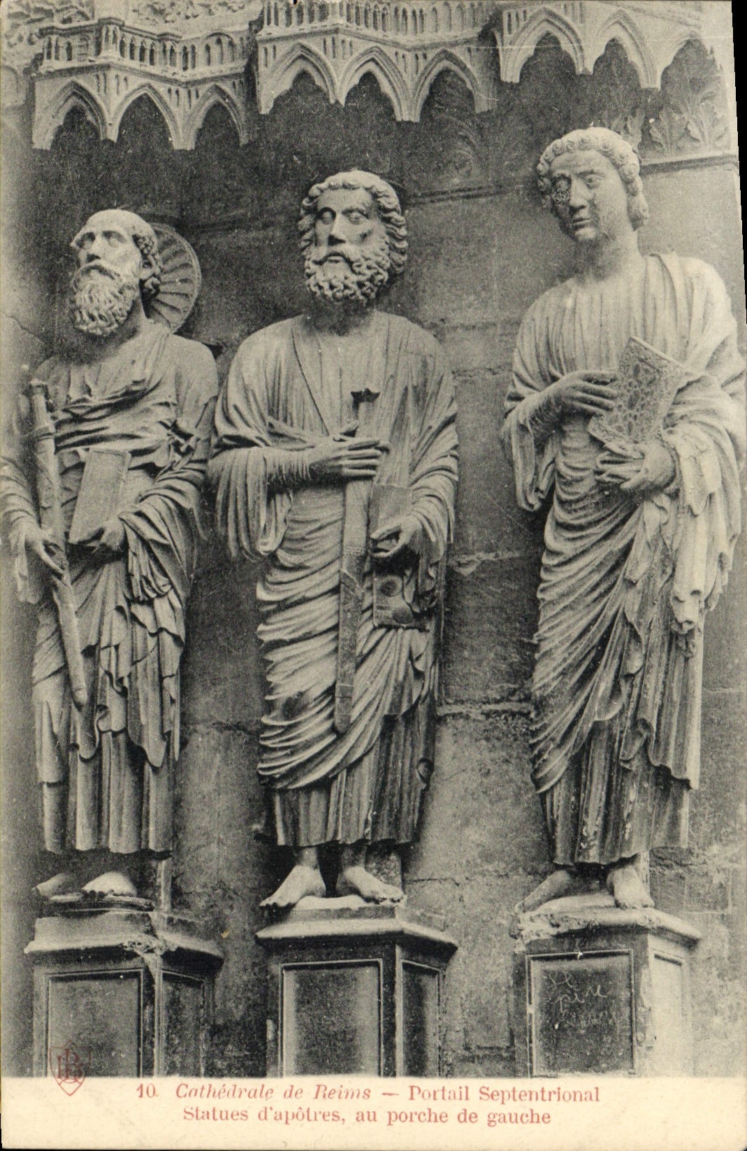 CPA Cathedrale de Reims Portail Septentrionat statue d'apotres au porche de gauche 