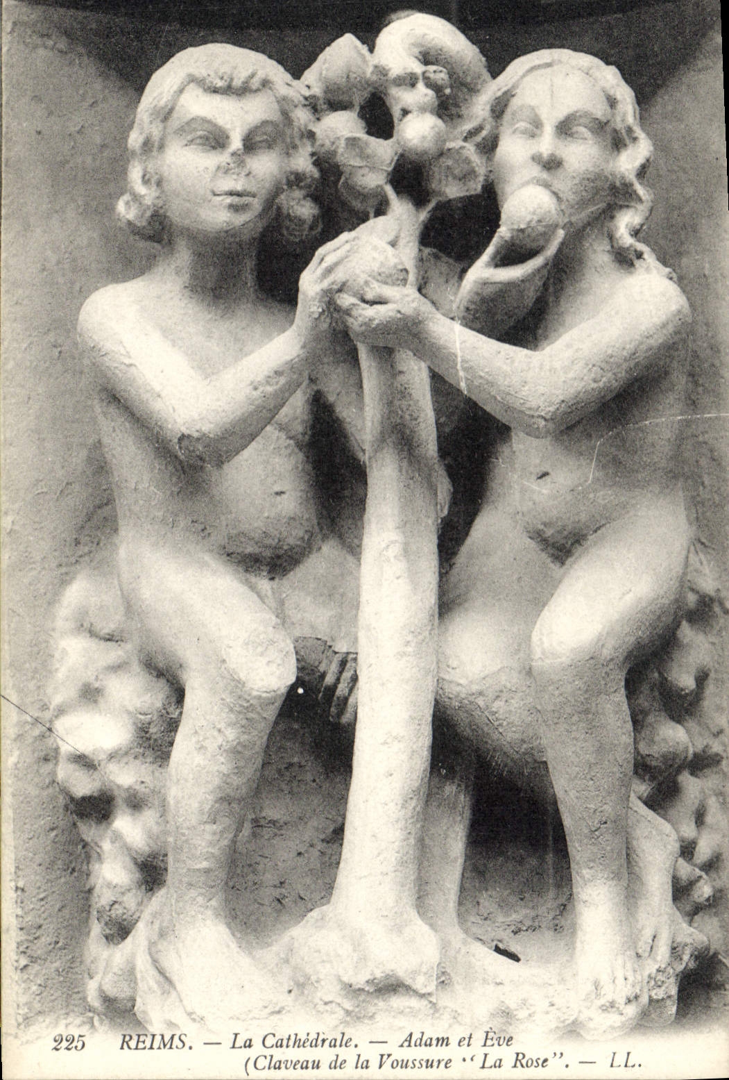 CPA Reims La Cathedrale Adam et Eve Claveau de la Voussure La Rose