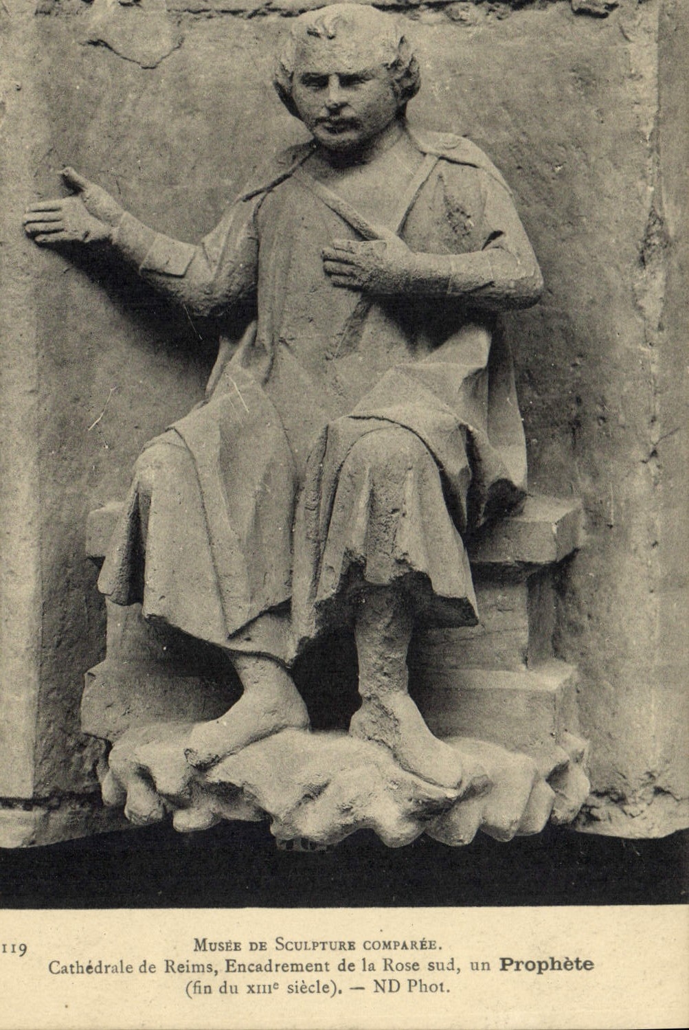 CPA Musee de Sculpture comparee Cathedrale de Reims Encadrement de la Rose sud un Prophete