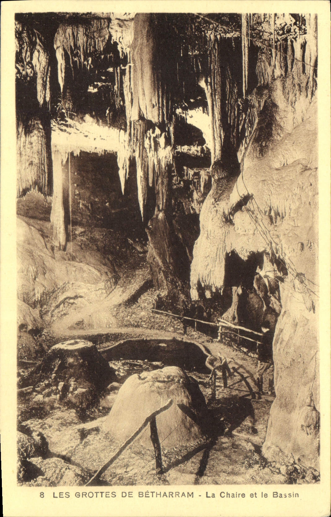 CPA Les Grottes de Betharram La chaire et le Bassin