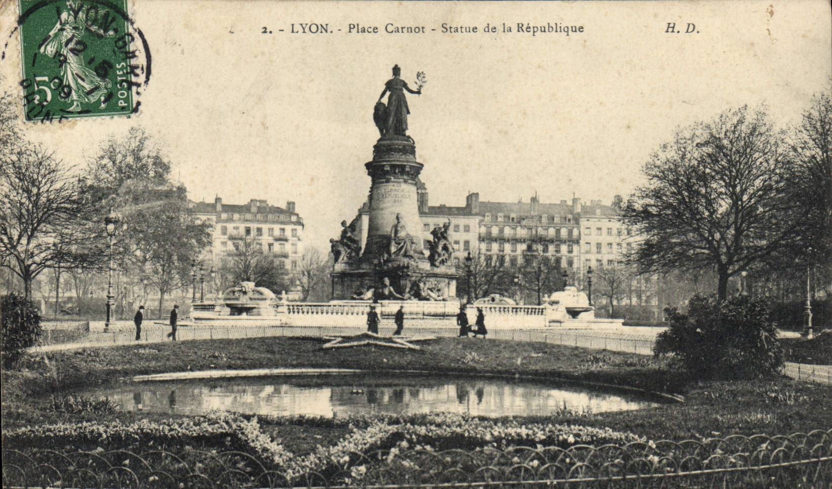 CPA Lyon Place Carnot Statue de la Republique