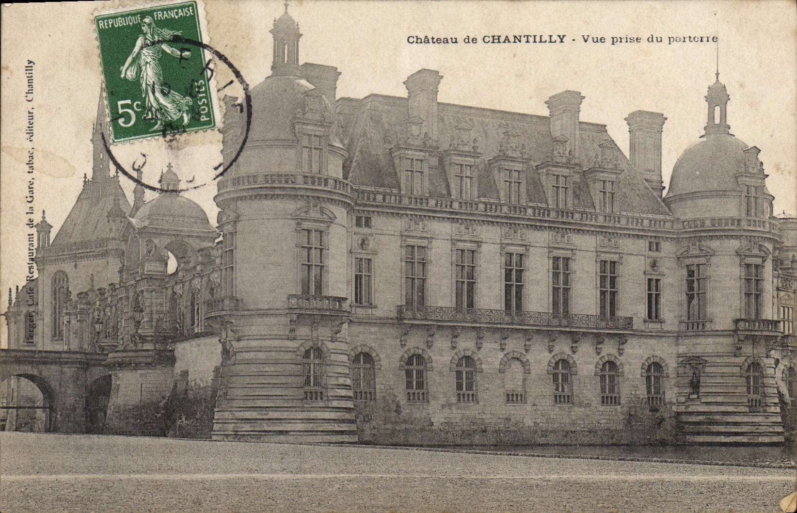 CPA Chateau de Chantilly Vue prise du portorre