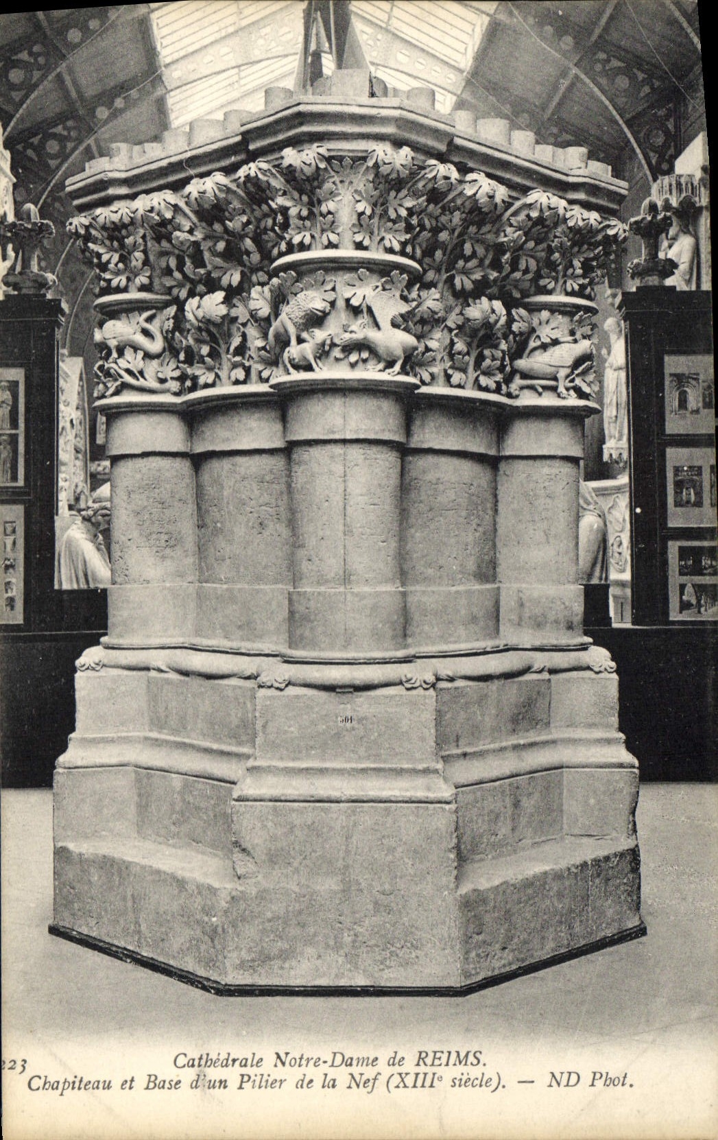 CPA Cathedrale Notre Dame de Reims Chapiteau et Base d'un Pilier de la Nef