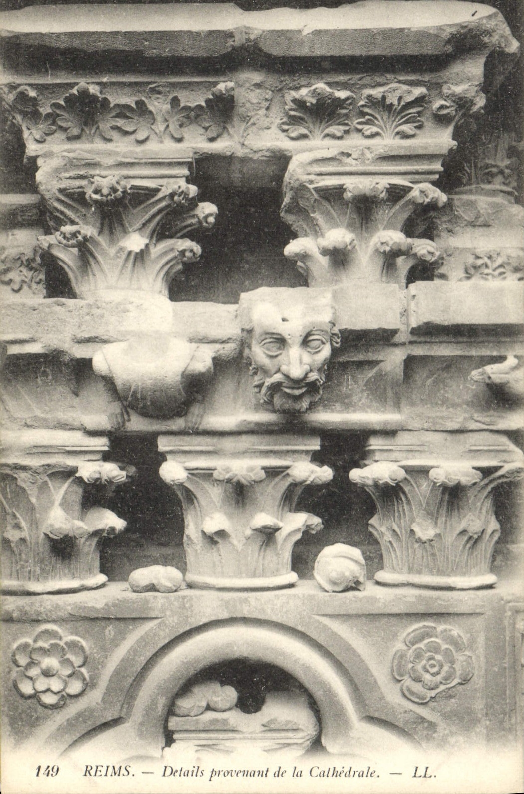 CPA Reims Details provenant de la Cathedrale 