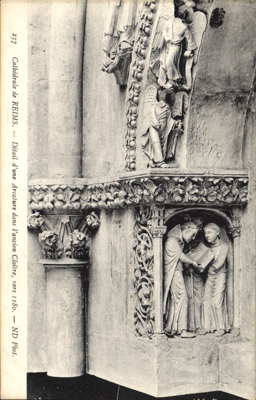 CPA Cathedrale de Reims Detail d'une Arcature dans l'ancien Cloitre 