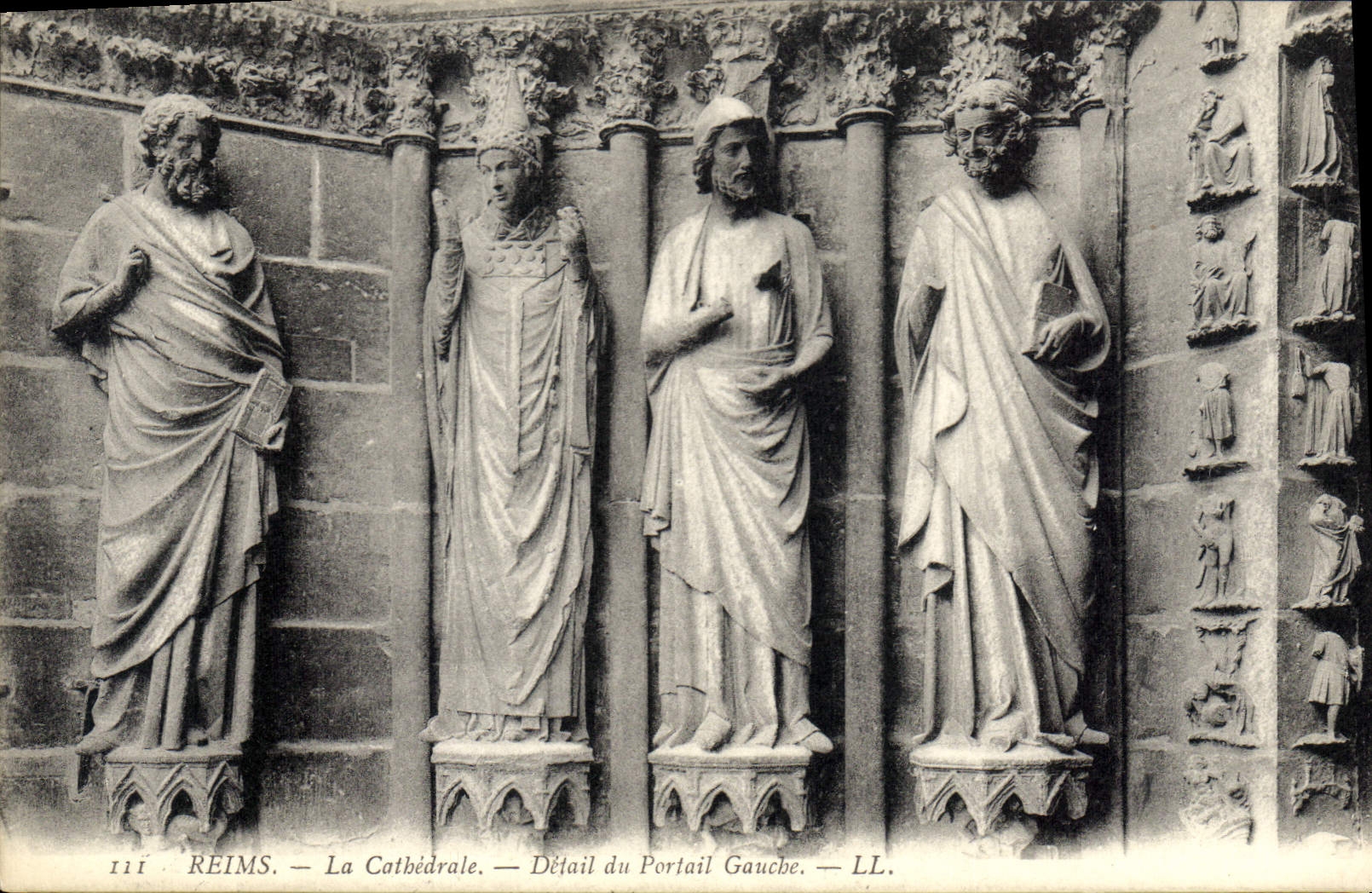 CPA Reims La Cathedrale Detail du Portail Gauche 