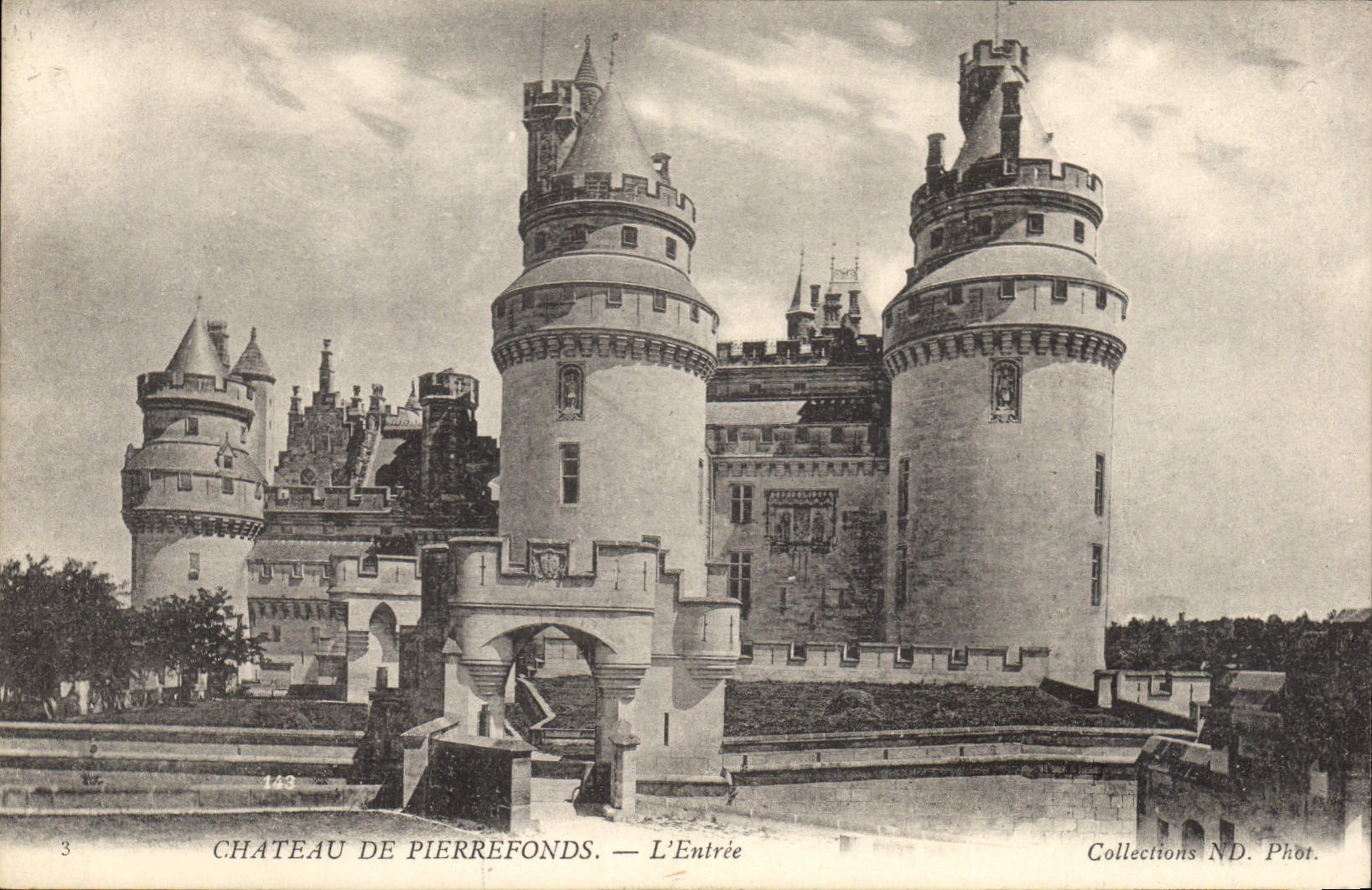CPA Chateau de Pierrefonds L'Entree