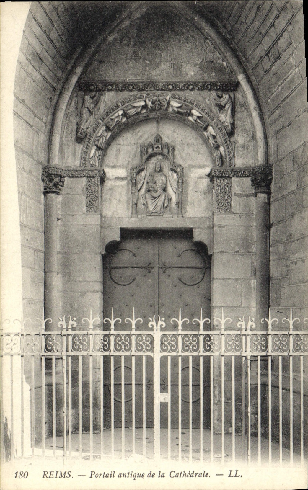 CPA Reims Portail antique de la Cathedrale 