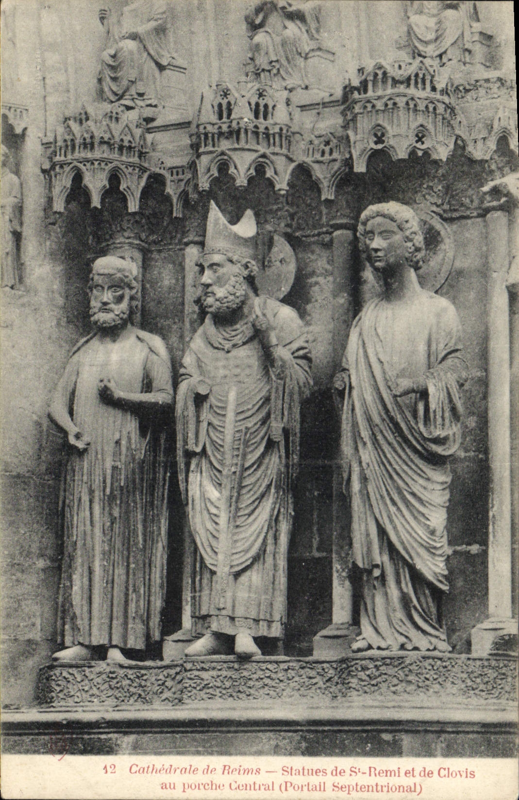 CPA Cathedrale de Reims Statues de St Remi et de Clovis au porche Central 