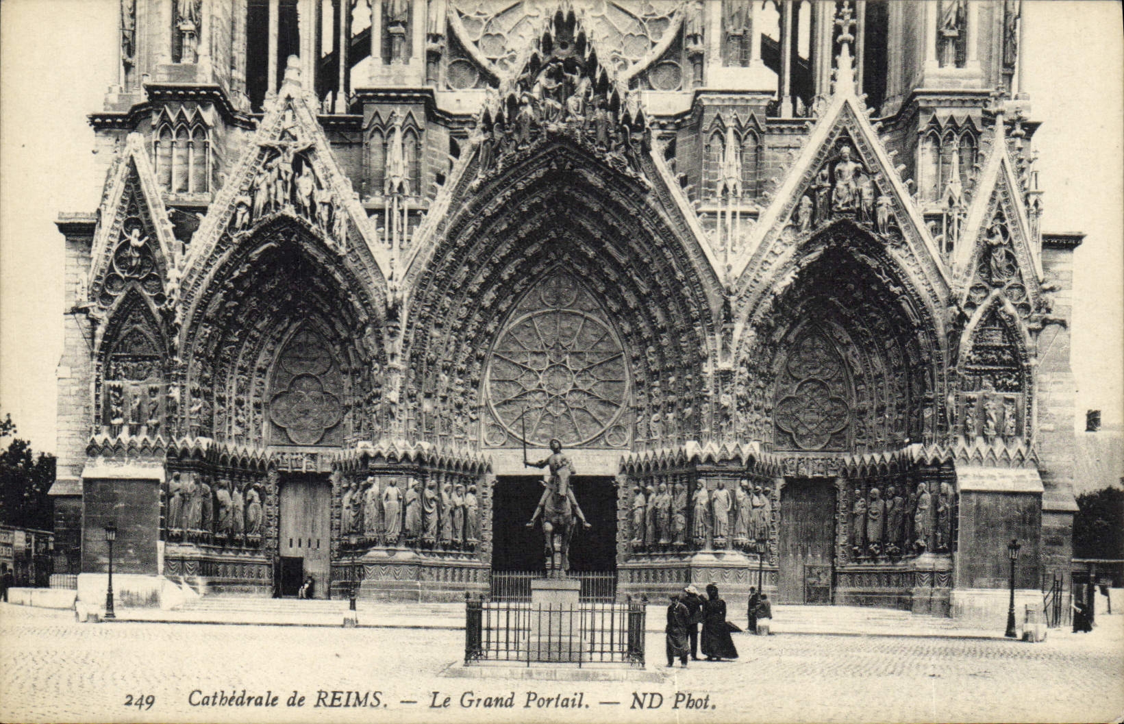 CPA Cathedrale de Reims Le Grand Portail 