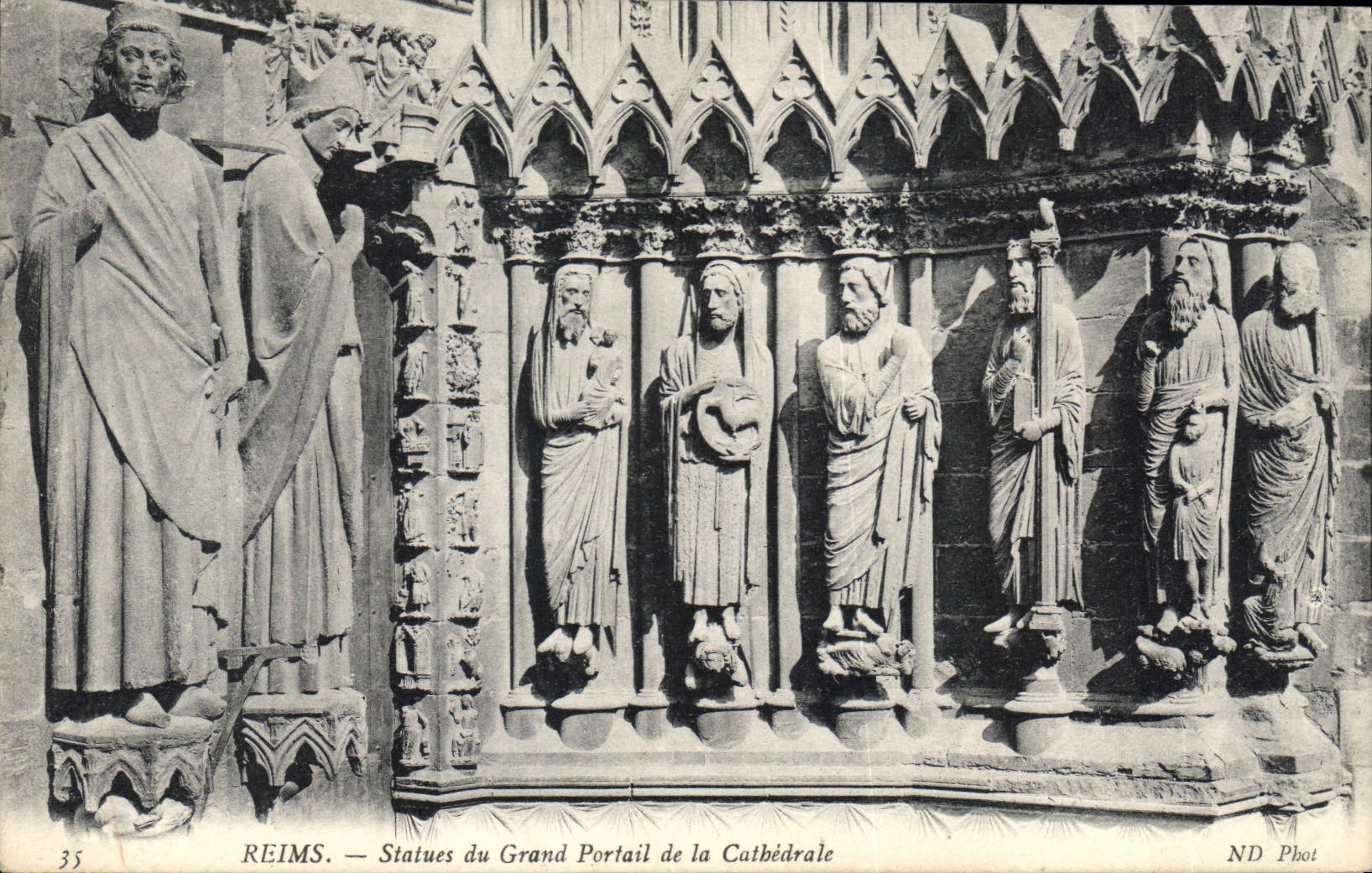 CPA Reims Statues du Grand Portail de la Cathedrale