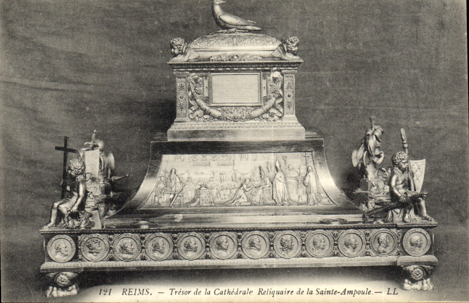 CPA Reims Tresor de la Cathedrale Reliquaire de la Sainte Ampoule 