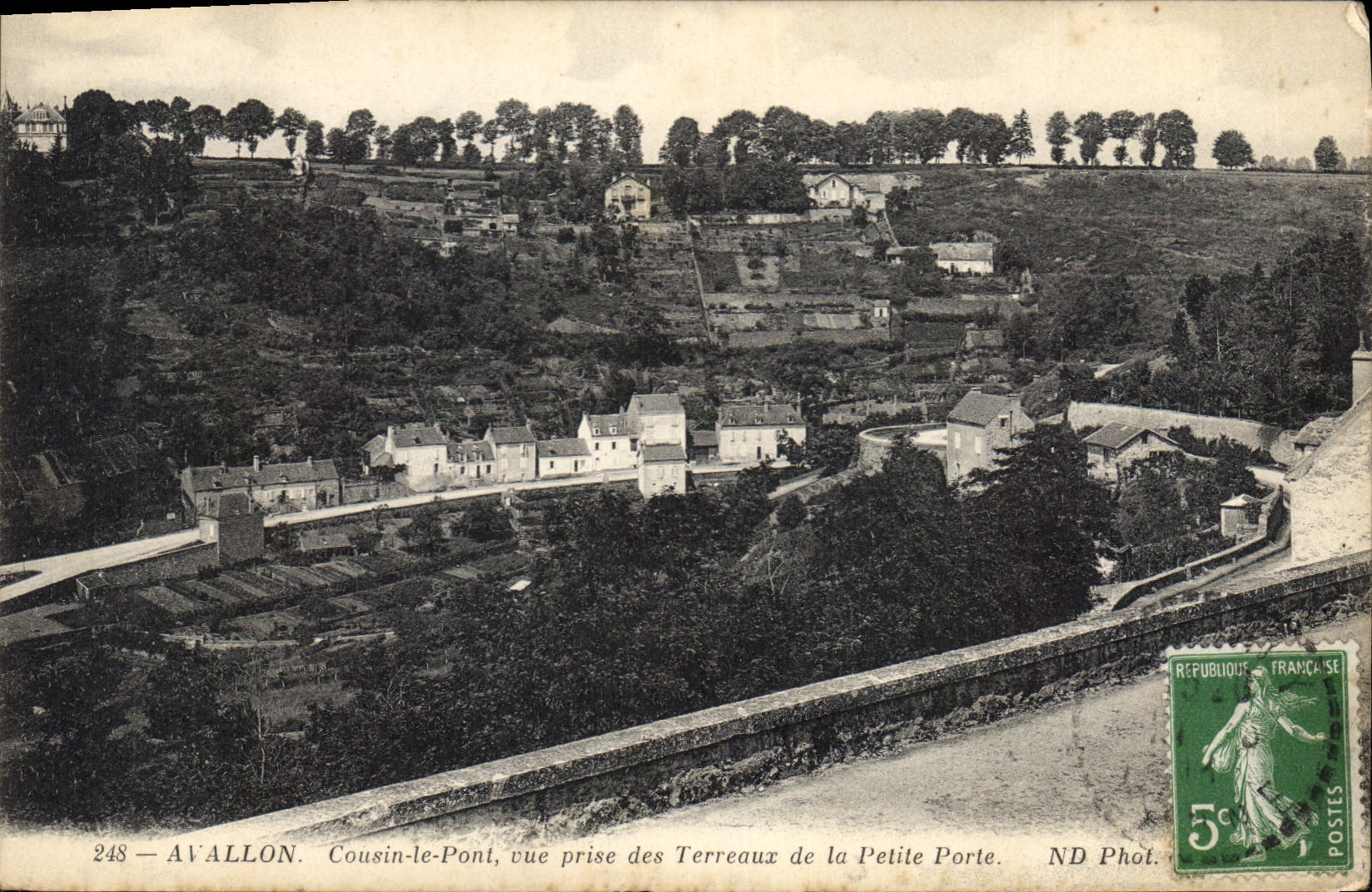CPA Avallon Cousin le Pont vue prise des Terreaux de la Petite Porte 