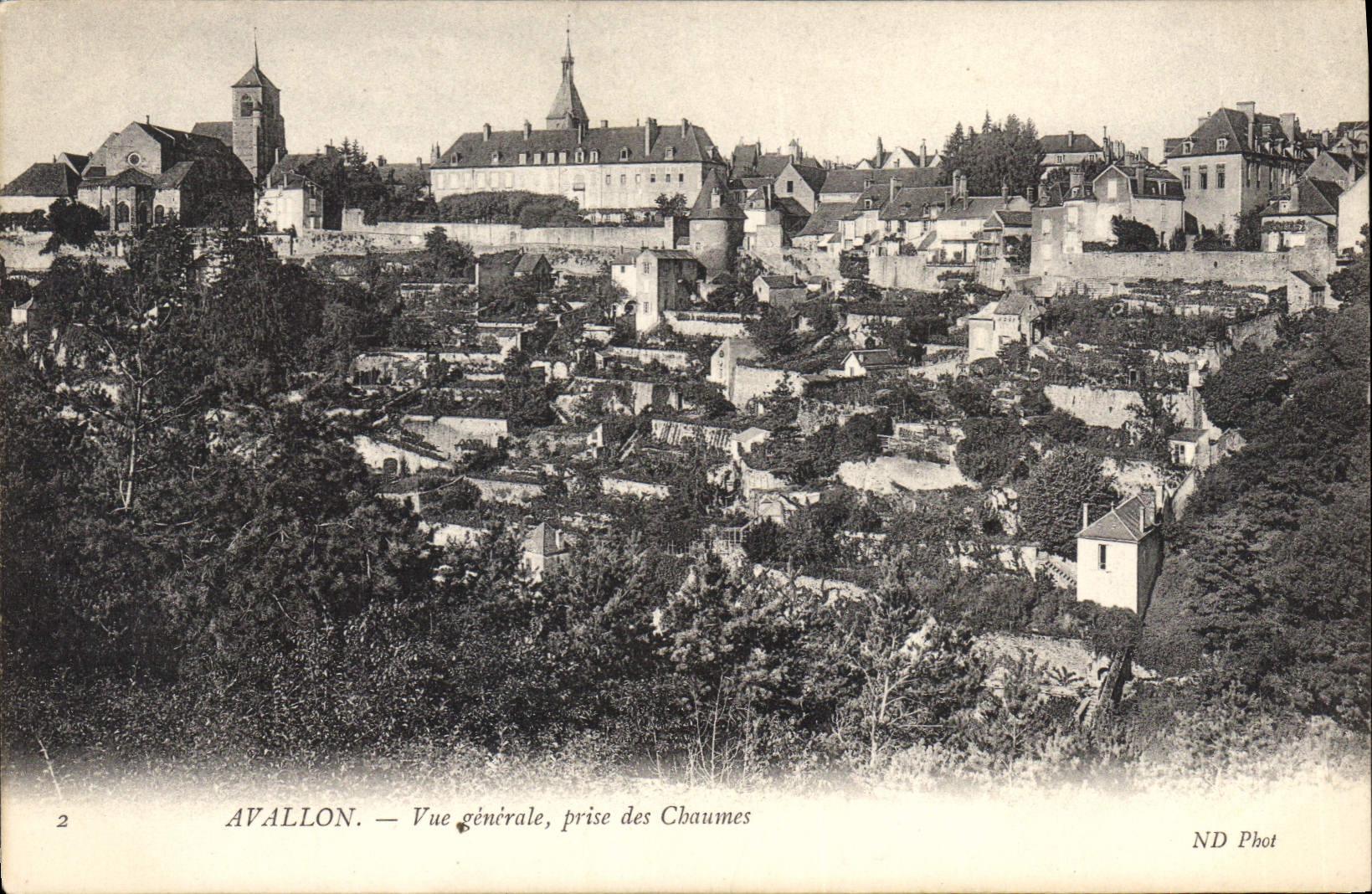 CPA Avallon Vue generale prise des Chaumes 