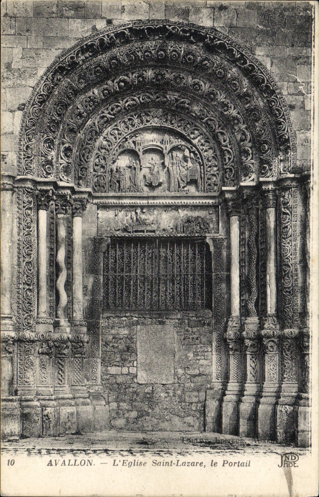 CPA Avallon L'Eglise Saint Lazare le Portail 
