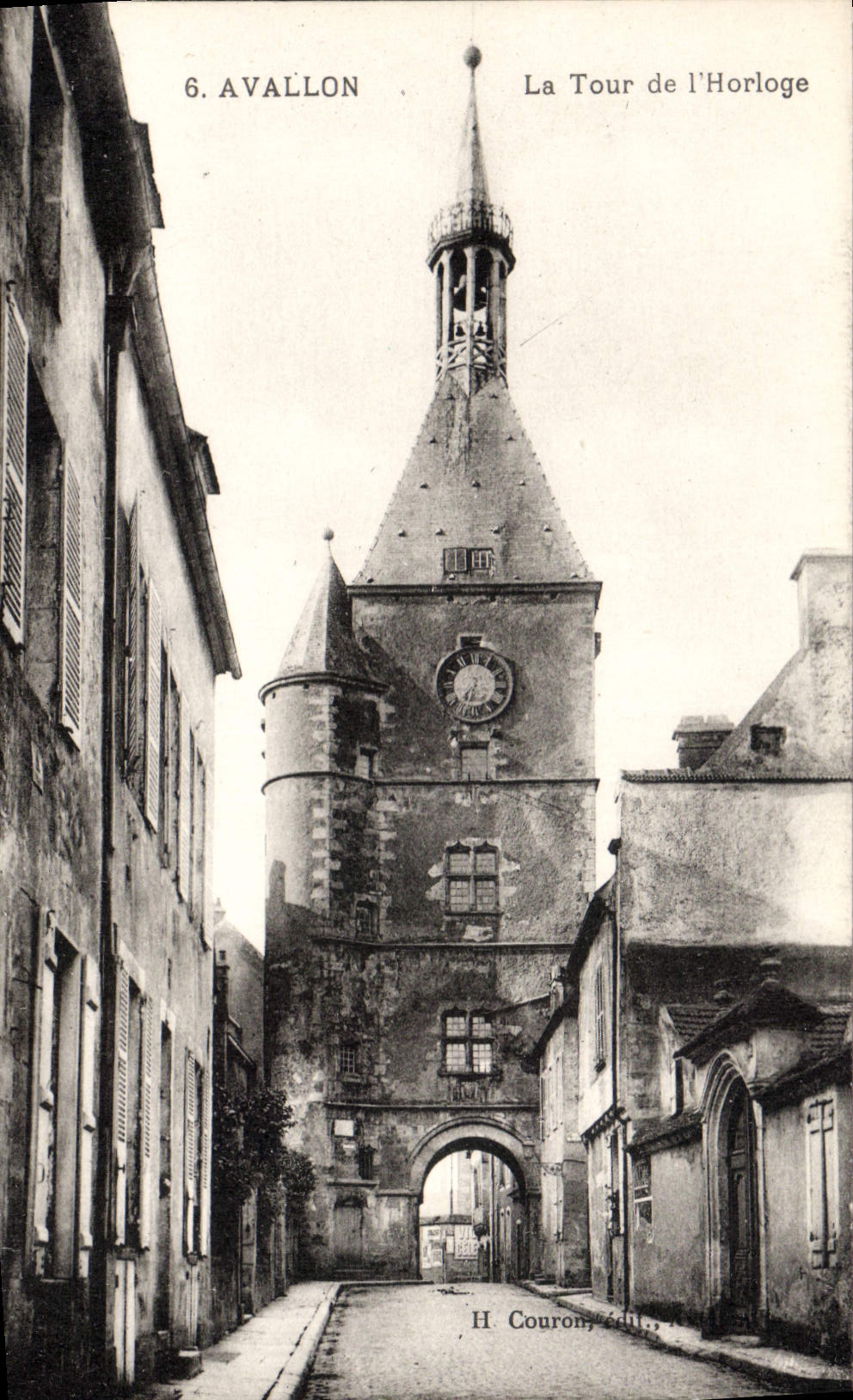 CPA Avallon La Tour de l'Horloge 