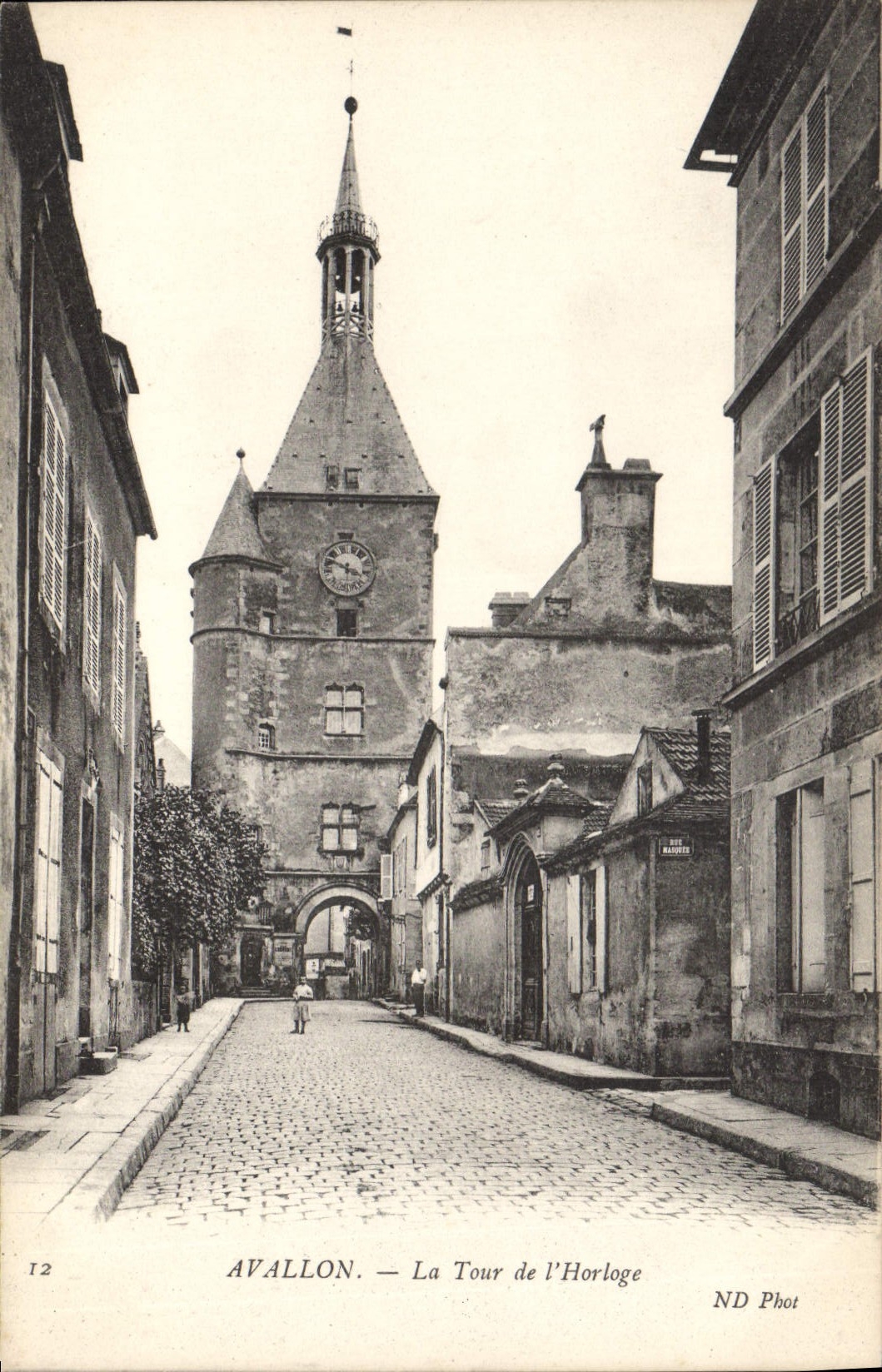 CPA Avallon La Tour de l'Horloge 