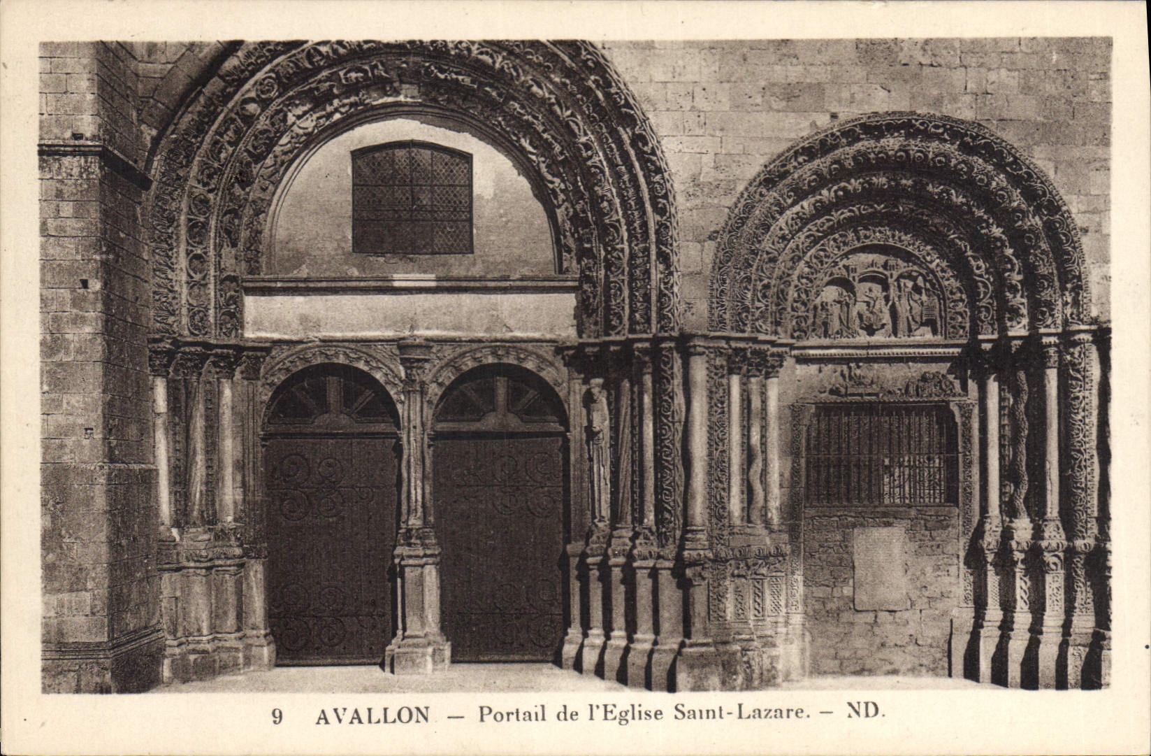 CPA Avallon Portail de l'Eglise Saint Lazare 