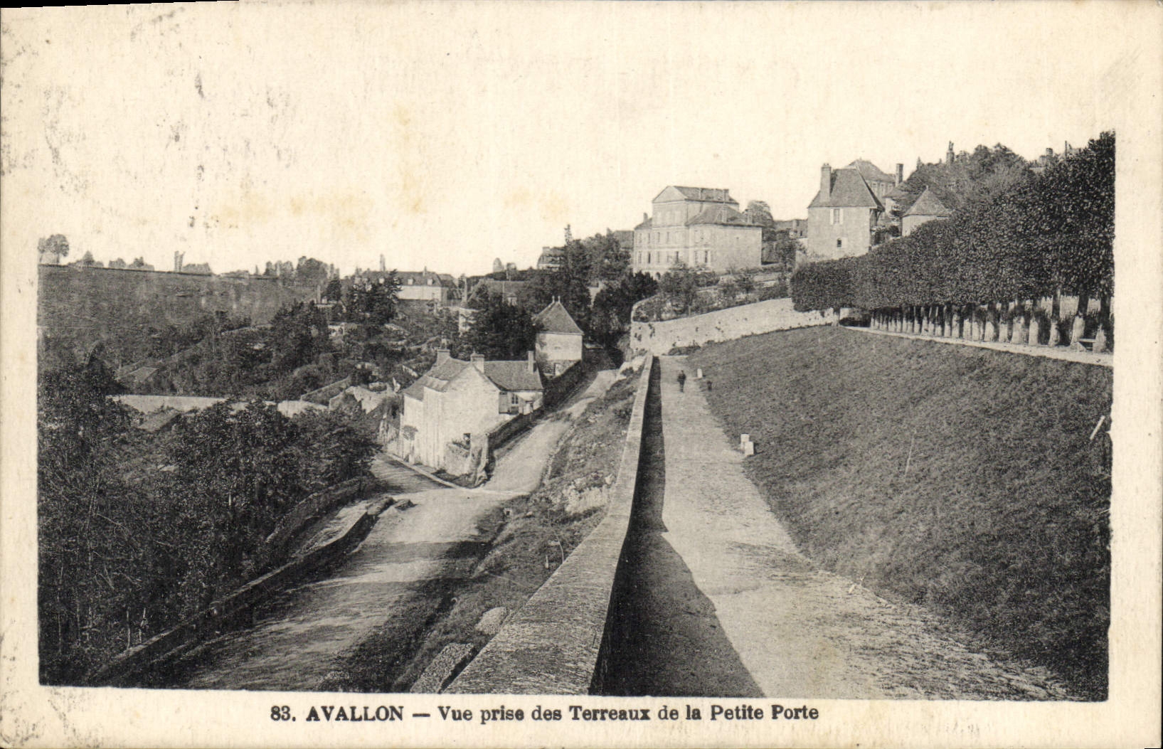 CPA Avallon Vue prise des Terreaux de la Petite Porte 