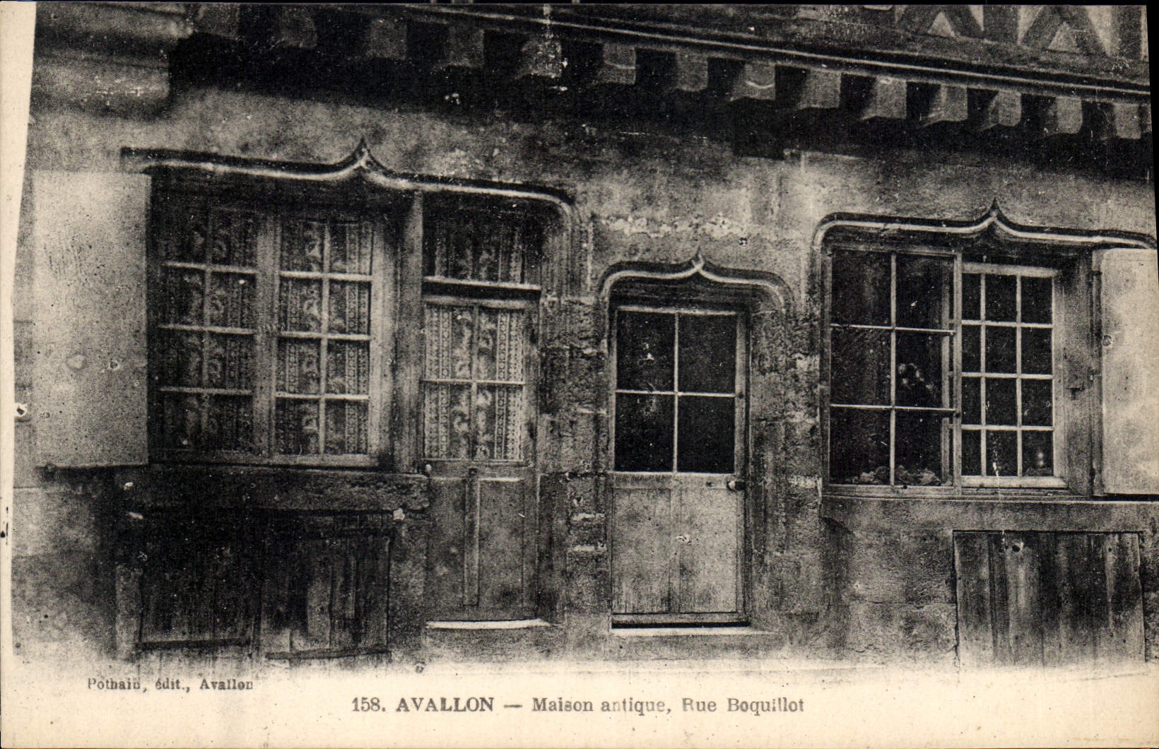 CPA Avallon Maison antique Rue Boquillot 