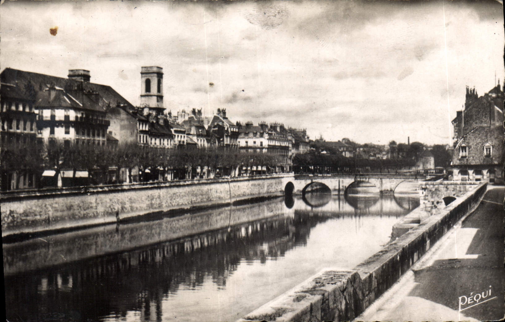 CPA Besancon les Bains Doubs Les Quais Pont Battant la Madeleine 