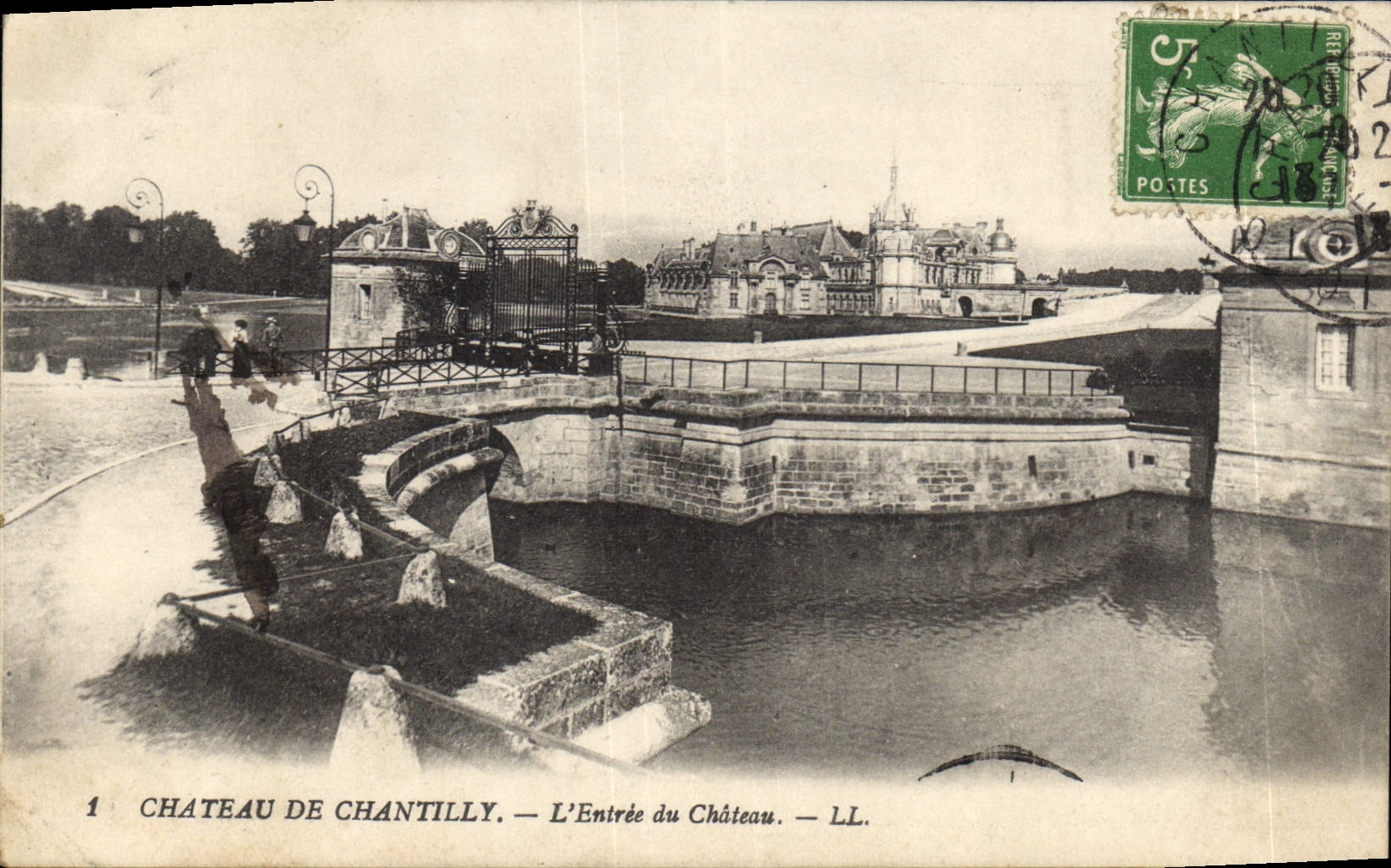 CPA Chateau de Chantilly L'Entree du Chateau