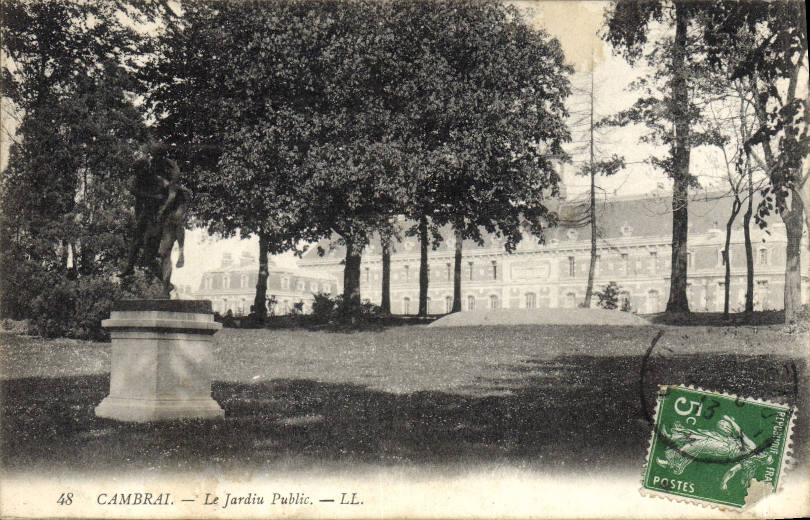 CPA Cambrai Le Jardin Public 