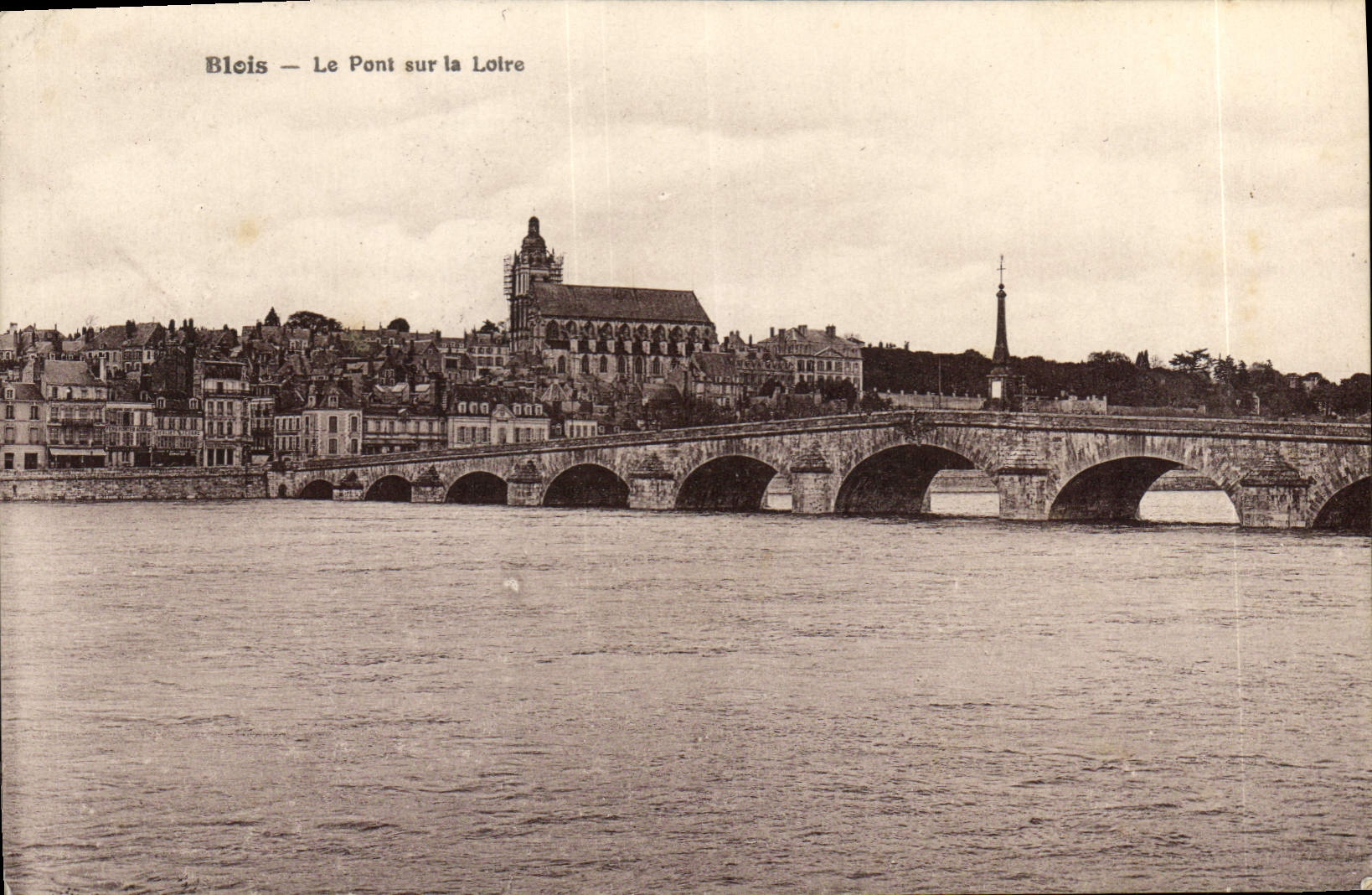 CPA Blois Le Pont sur la Loire 