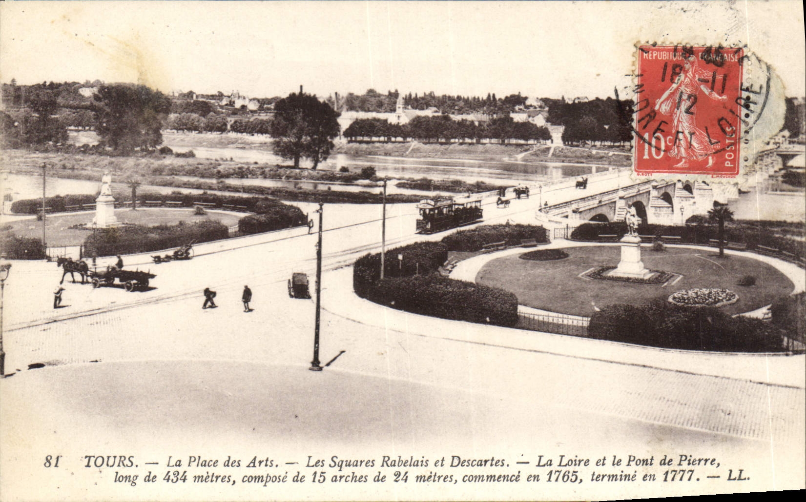 CPA Tours La Place des Arts Les Squares Rabelais et Descartes La Loire et le Pont de Pierre