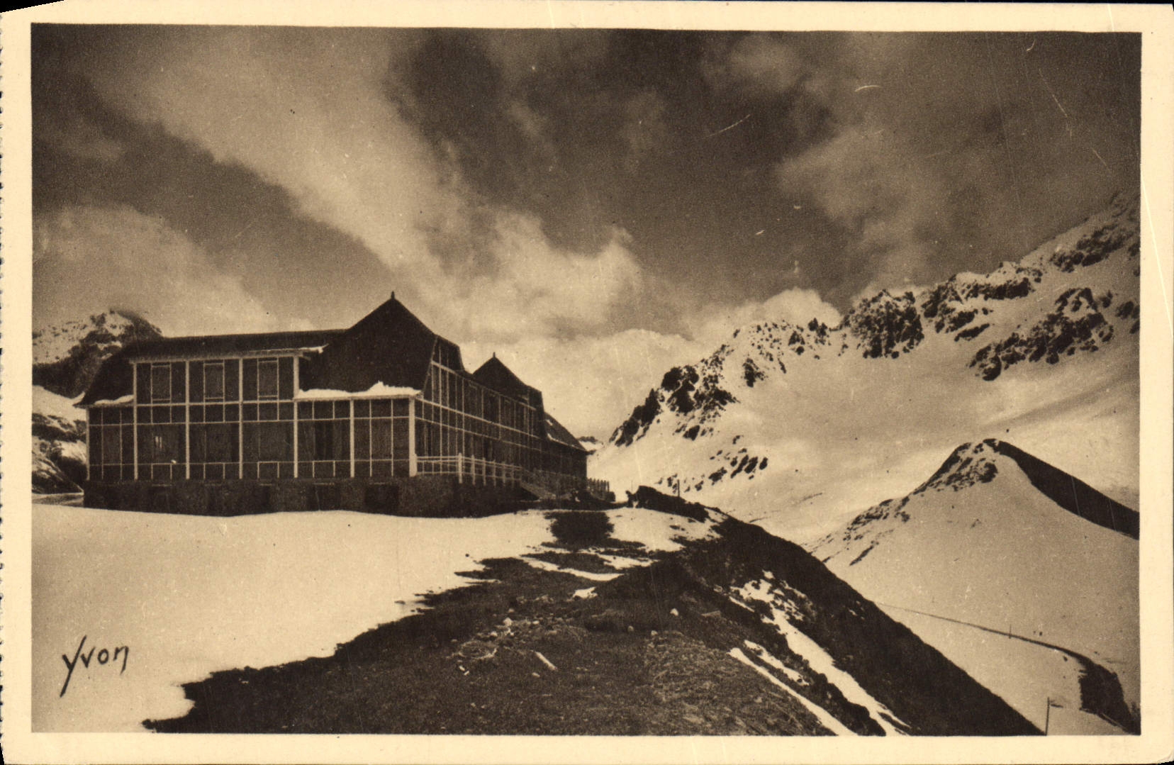 CPA La Douce France Les Alpes Le Chalet du P L M au Lautaret 