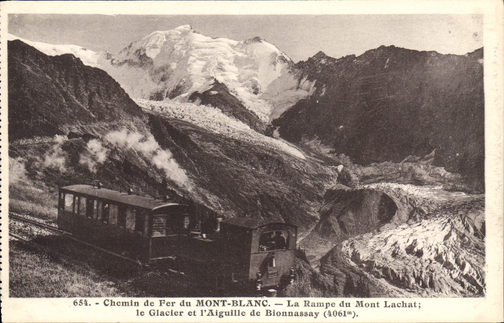 CPA Chemin de fer du Mont Blanc La Rampe du Mont Lachat le Glacier et l'Aiguille de Bionnassay Train