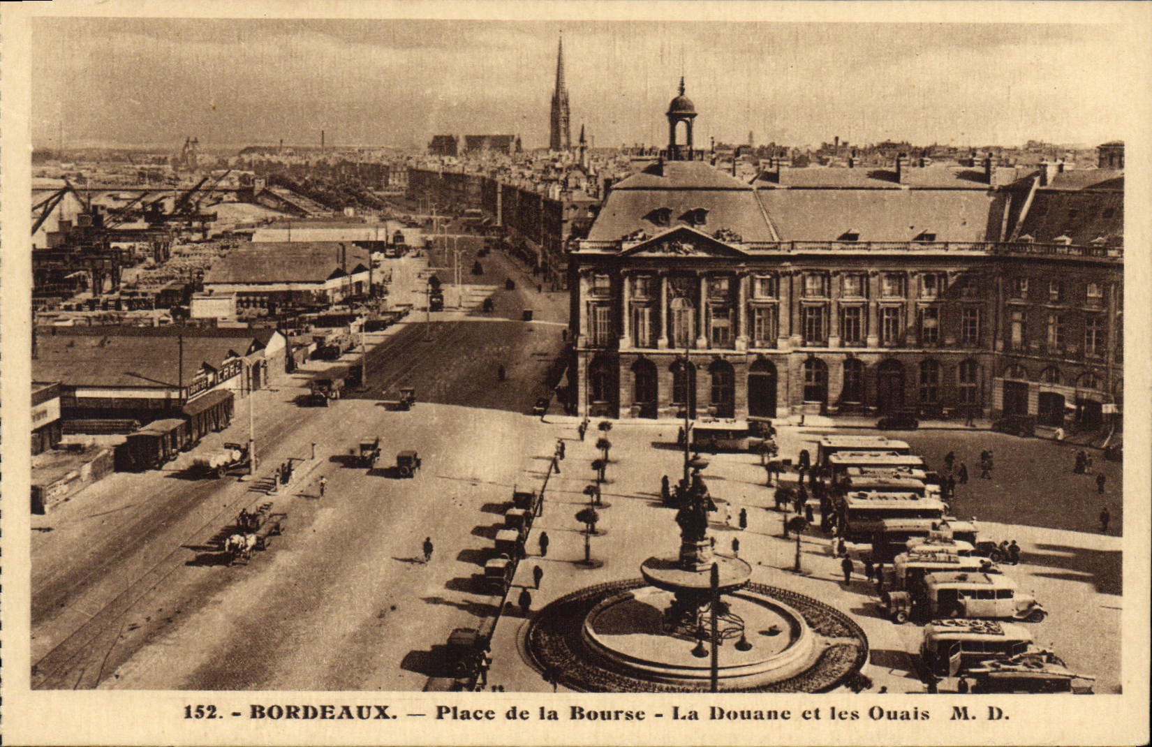 CPA Bordeaux Place de la Bourse La Douane et les Quais
